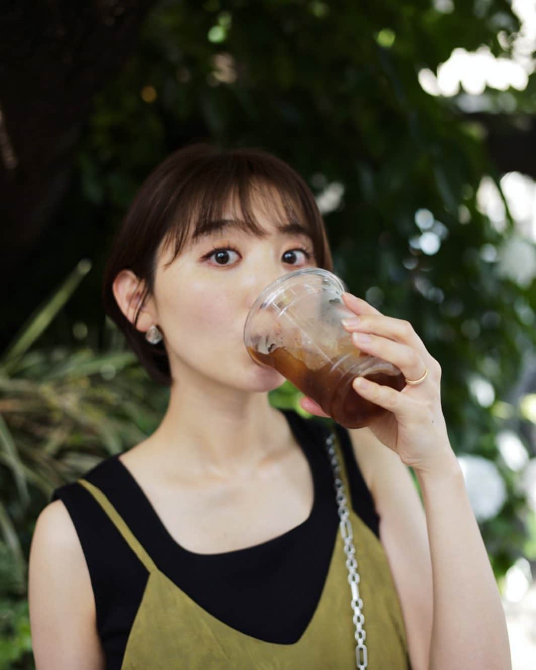 おのののかのインスタグラム：「＊ アイスコーヒーが美味しい季節になってきました☺️☀️  おうちでは基本デカフェを飲んでいますが、外では１日1〜2杯までを目安に飲んでいます☕️  最近のデカフェは本当に美味しくてびっくり✨ 夫がコーヒーに詳しいので、とてもありがたいです🥺🙏 コーヒー専用アカウント @coffee__ss 良かったら覗いてみてください！ すごくお洒落におすすめカフェをまとめています😂☕️」