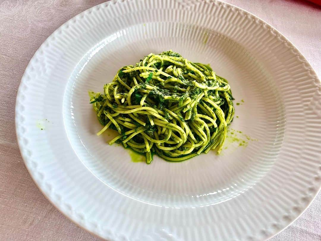 夏木マリさんのインスタグラム写真 - (夏木マリInstagram)「#おうちご飯 #お取り寄せ #タワシタ #lunch #love  大好きなレストランのお取り寄せでジェノベーゼ作ってみた！最高🍴  今夜は鴨とカレーかな、、、」5月30日 13時25分 - mari_natsuki