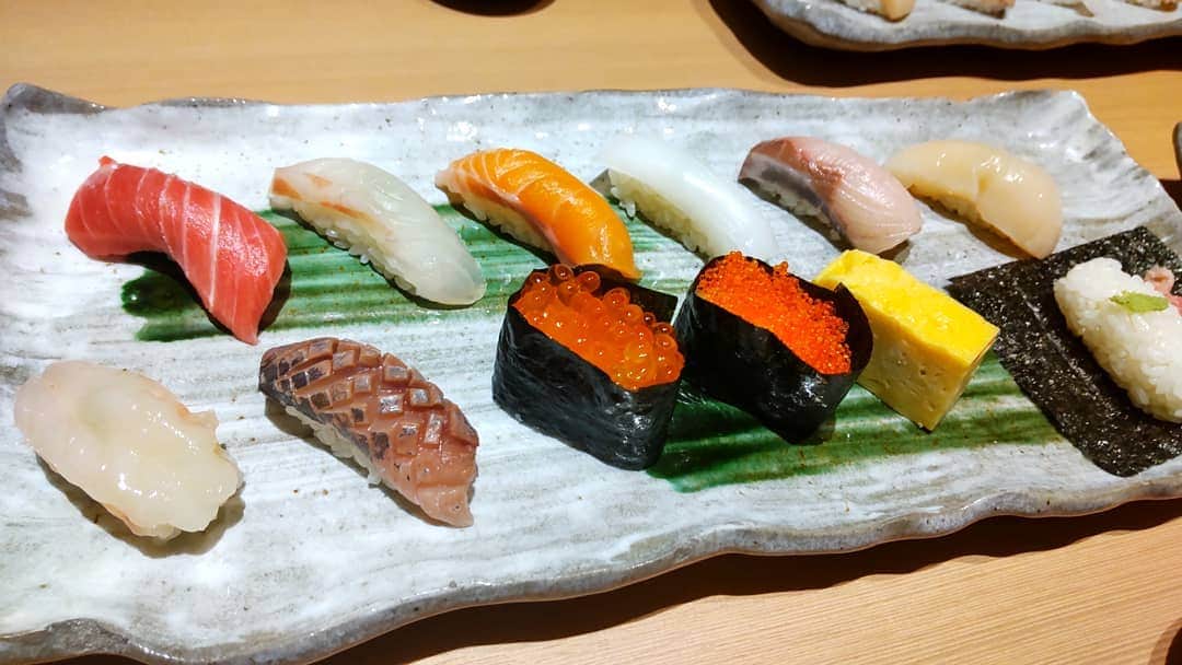安田さちさんのインスタグラム写真 - (安田さちInstagram)「お仕事のプチ打ち上げで行った、すし龍さん。  子供がいると回転寿司ばかりなので、回らないお寿司は久しぶりでした😂❤️  皆さんはこういうとき、好きなものを先に食べますか??後に残しますか？  #すし龍 #渋谷ランチ#渋谷グルメ」5月30日 10時14分 - sachi.yasuda31