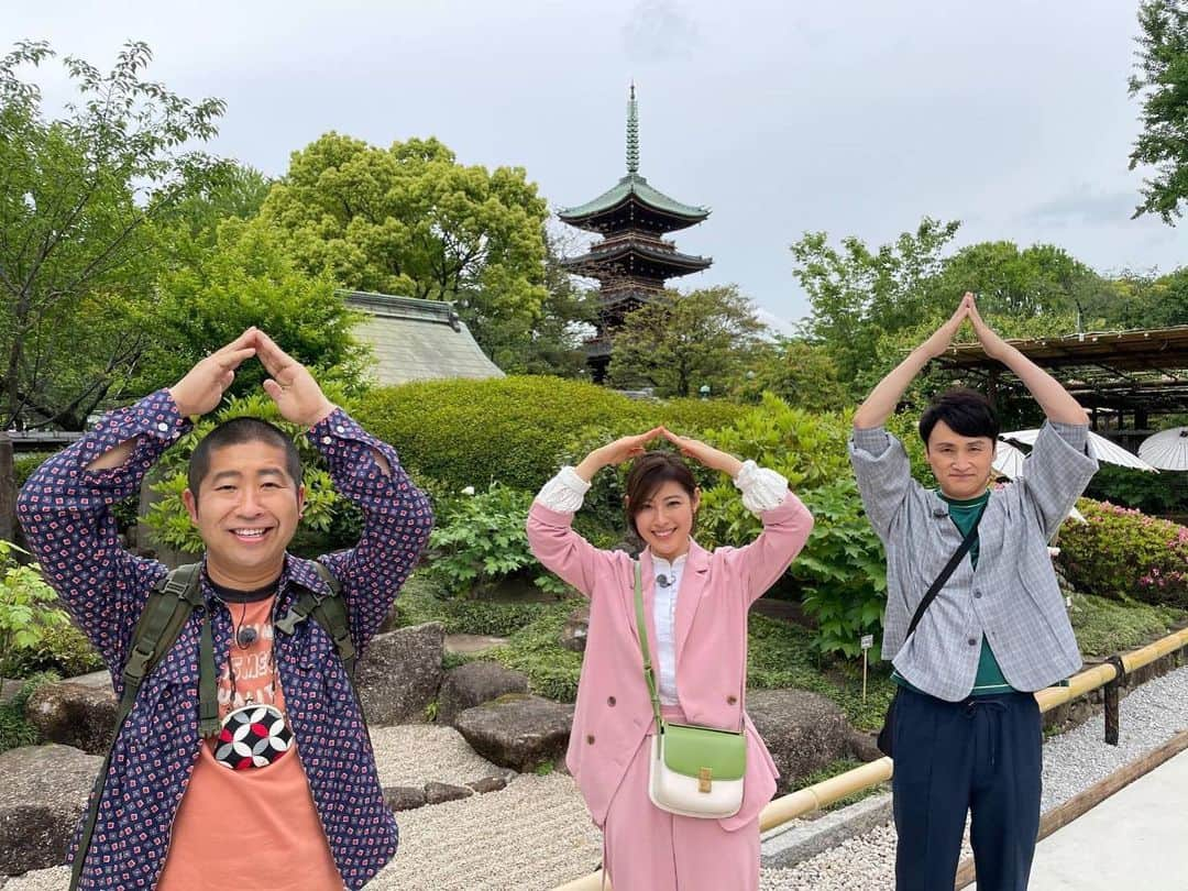 瀧本美織さんのインスタグラム写真 - (瀧本美織Instagram)「⛩ 修学旅行みたい🥳 このあと12時〜！   #なりゆき街道旅  #ハライチ澤部 さん  #アンジャッシュ児嶋 さん  #うま街道 😋  #上野東照宮」5月30日 10時28分 - mioritakimoto_official