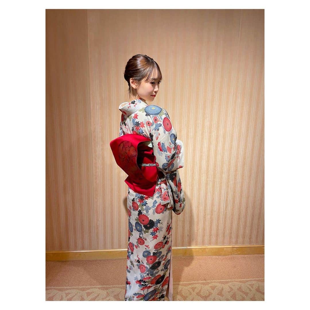 芹澤優さんのインスタグラム写真 - (芹澤優Instagram)「🌹🌸  着付け&着物レンタル #kimonoqueen   虹会会報誌届いたかな？ 着物大好き。ママの実家が着物の帯屋さんだったから着物着ると懐かしくてキュンとします。  おおまま会いたいなぁ  #kimono #kimonostyle #可愛い私」5月30日 11時58分 - seriko_is_no.1