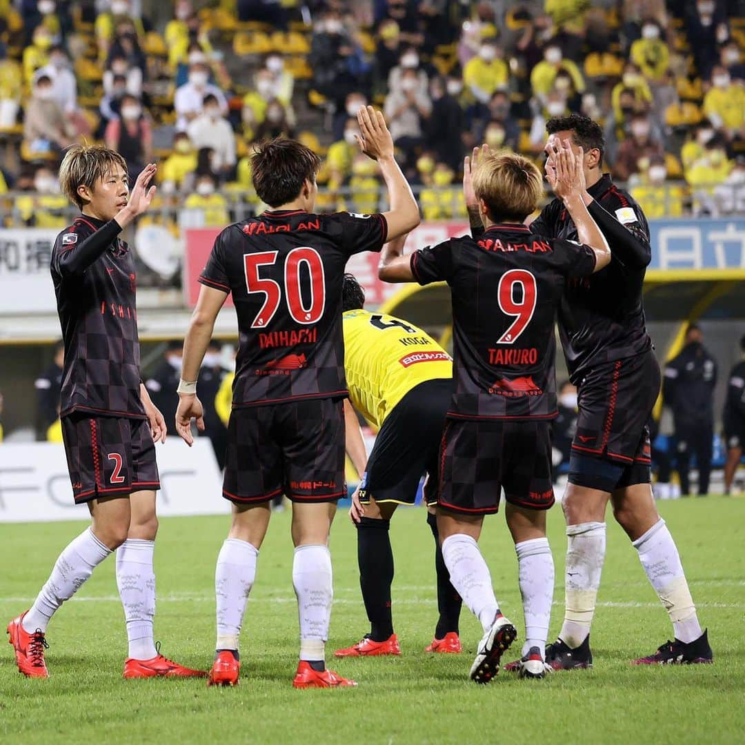 ジェイ・ボスロイドさんのインスタグラム写真 - (ジェイ・ボスロイドInstagram)「Great win yesterday! We are back on track, at least 7pts from our last 3 games was my target and we achieved it, now we got to keep moving up, no complacency, no mistakes or risks, 100% focus for every second of the game!  I’m gonna keep leading and sharing my experience with my young teammates 💪🏽👍🏽  #consadole#team#together#win#belief#determination#striveforgreatness#blessed#hardwork#dedication#soccer#football#training#japan#jleague#adidas#adidastokyo」5月30日 12時01分 - jaybothroyd