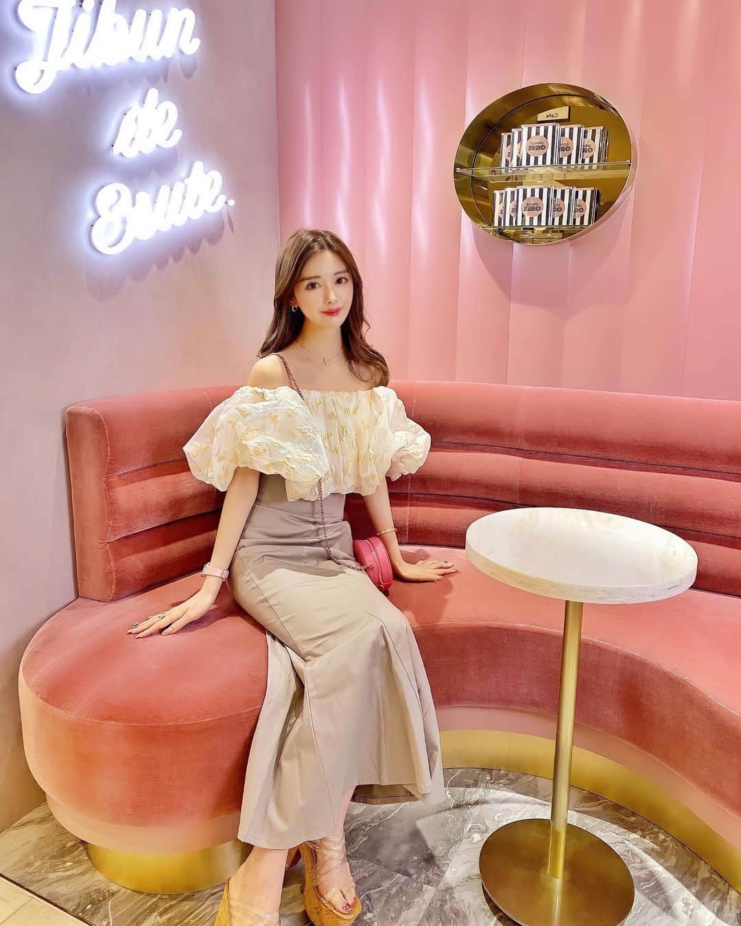 のインスタグラム：「上下　@snidel_official 💟 このコーデかなりお気に入り💗  #snidel#スナイデル#今日のコーデ#chanelbag#mercuryduo#銀座#ginza」
