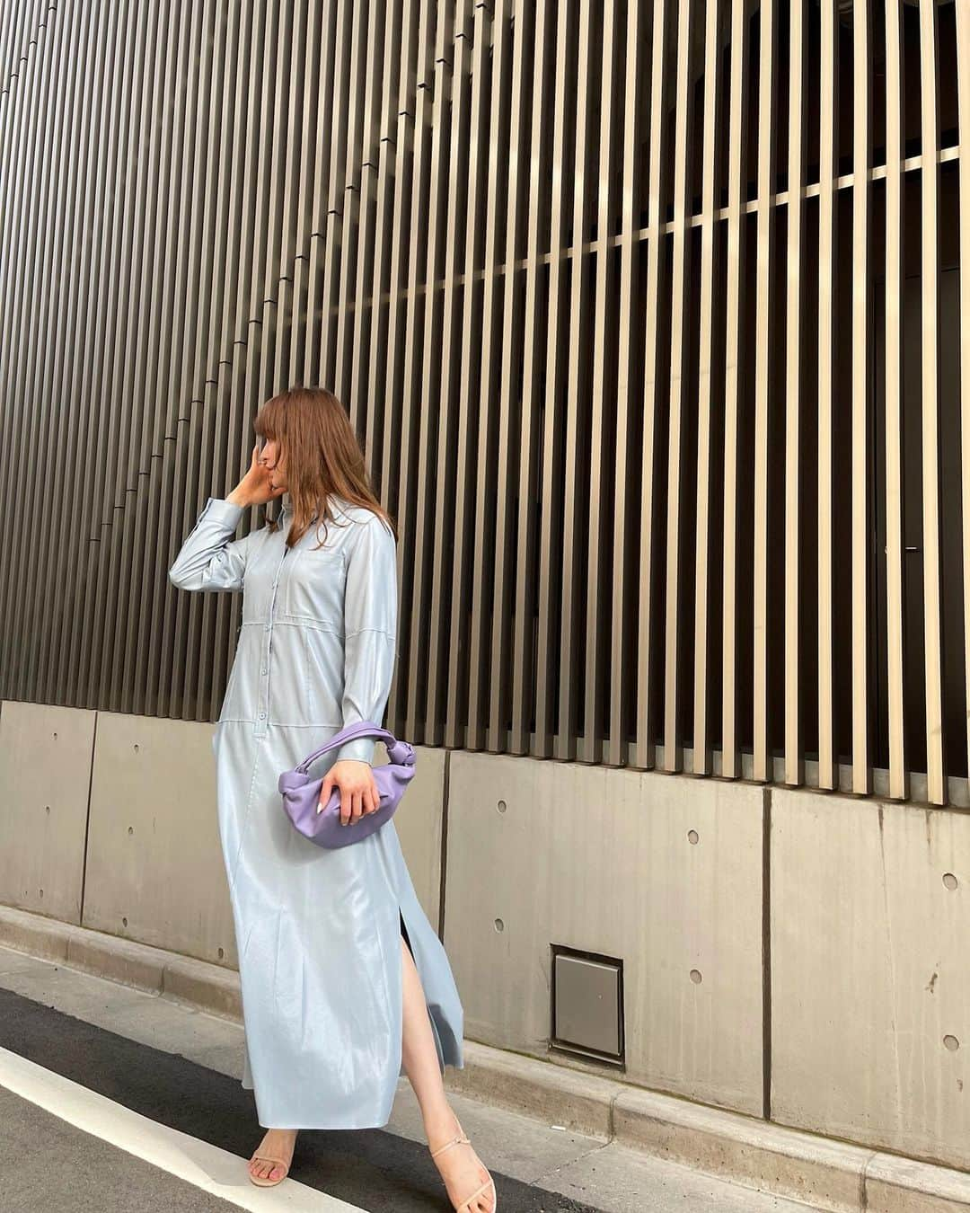 野崎萌香さんのインスタグラム写真 - (野崎萌香Instagram)「しふく🗽💜🪁.  OP... @_irene__official_  bag... @newbottega  sandal... @jeffreycampbell   #もえ服」5月30日 22時24分 - moeka_nozaki