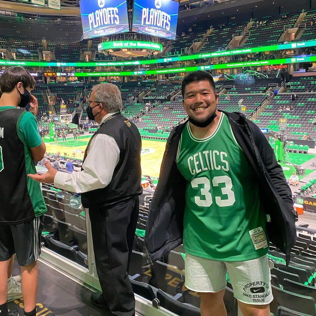 畠山健介さんのインスタグラム写真 - (畠山健介Instagram)「I Love Boston☘️🏀 It was awesome experience that I came TD Garden first time🤩  人生初のTDガーデン！ 人生初のNBA🏀しかもプレーオフ！ セルティックス勝利！テイタム、50点！  最高！ボストン！愛してるよボストン😘  #ラグビー #rugby #Boston #ボストン #TDGARDEN #TDガーデン #NBA #playoff #プレーオフ #セルティックス #Certics」5月30日 22時50分 - hatake03