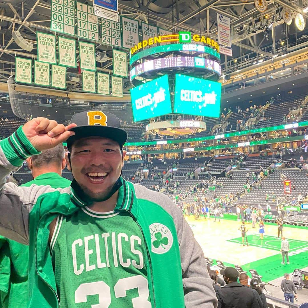 畠山健介さんのインスタグラム写真 - (畠山健介Instagram)「I Love Boston☘️🏀 It was awesome experience that I came TD Garden first time🤩  人生初のTDガーデン！ 人生初のNBA🏀しかもプレーオフ！ セルティックス勝利！テイタム、50点！  最高！ボストン！愛してるよボストン😘  #ラグビー #rugby #Boston #ボストン #TDGARDEN #TDガーデン #NBA #playoff #プレーオフ #セルティックス #Certics」5月30日 22時50分 - hatake03