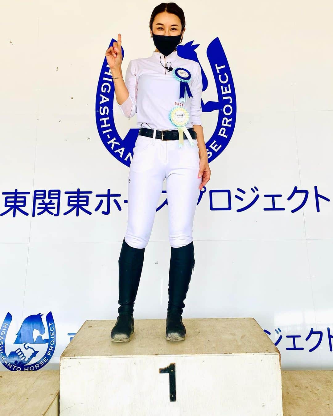 鈴木紗理奈さんのインスタグラム写真 - (鈴木紗理奈Instagram)「東日本障害馬術大会の最終日に 標準障害70cmで 優勝の青リボンgetしました‼️ 標準障害80cmは4位でした。 今回の大会は全種目入賞することができました😊✨  ラムーアありがとう❤️ 林忠義先生北総乗馬クラブのみなさん 大会関係者のみなさんありがとうございました。  リオトの留学で寂しくて落ち込む日もあったけど 乗馬に出会えて本当に充実した人生になりました。 早くリオトに報告したい‼︎  この模様はYouTubeさりな撮りで 配信するので是非観てね‼︎  #北総乗馬クラブ #東日本障害馬術大会  #優勝 #未来史上最年少」5月30日 14時27分 - munehirovoice