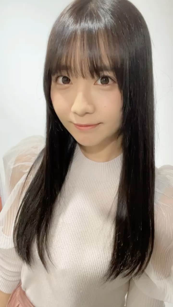 天羽希純のインスタグラム：「美容院でサラサラヘアーになってきたよ💇🏻‍♀️お姉さん感レベルアップしたかな？#美容院 #イメチェン #暗髪 #黒髪 #渋谷美容院 #渋谷美容室 #ヘアアレンジ #ヘアケア #私服 #snidel #アイドル #グラビア」