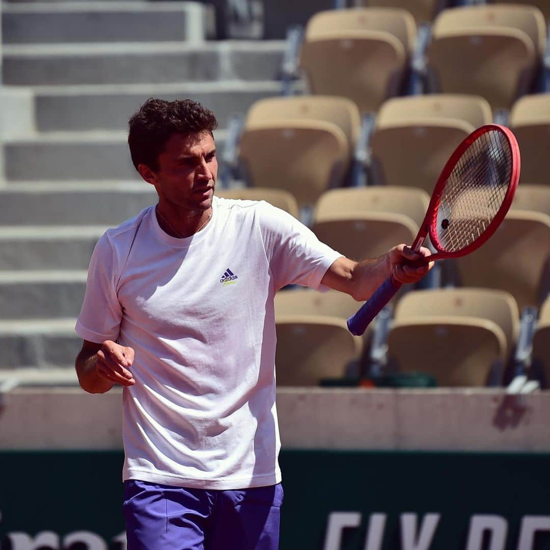 ジル・シモンのインスタグラム：「Let’s go ! 💥 #RG21 #GillesSimon」