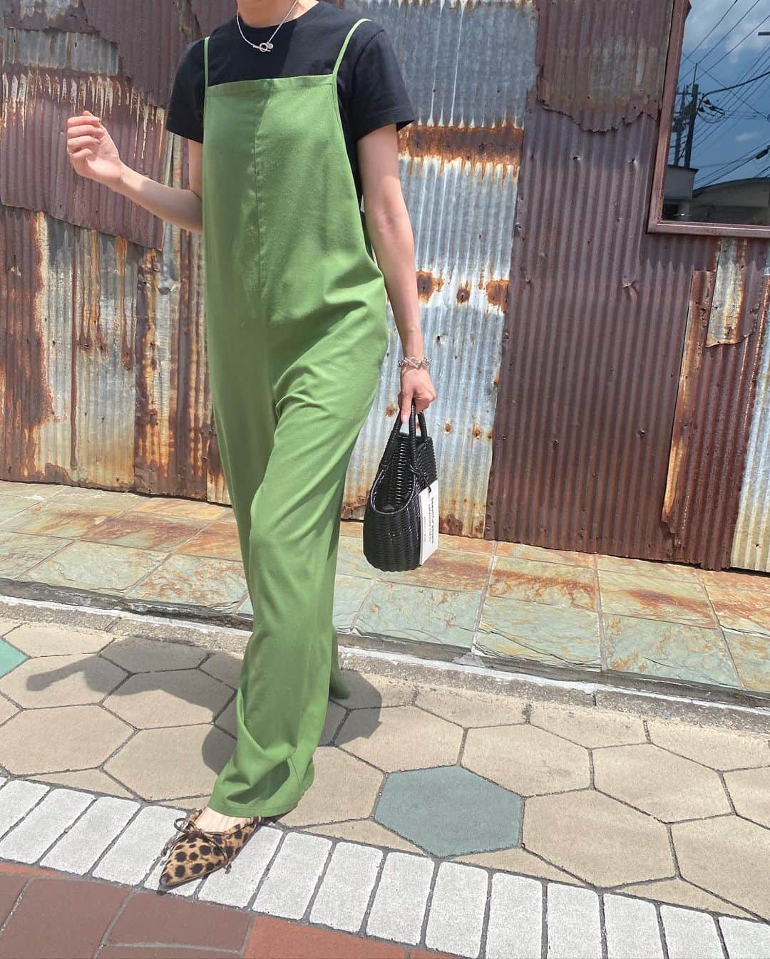 のインスタグラム：「PICKUP ITEM﻿ ﻿ 《 AURALEE 》﻿ SEAMLESS CREW NECK TEE﻿ ￥8,250（税込）﻿ ﻿ 《  Baserange 》﻿ YUMI JUMPSUIT﻿ ￥25,300（税込）﻿ ﻿ 《 PIPPICHIC 》﻿ Remy MULE 2 - leopard -﻿ ￥33,000（税込）﻿ ﻿ 《 beautiful  people 》﻿ tube knitting basket S﻿ ￥22,000（税込）﻿ ﻿ スタッフ身長166cm﻿ ﻿ ﻿ オフィシャルサイトの在庫と店頭在庫は共有しております。﻿ 商品に関しましては、お気軽にコメントや店舗までお問い合わせください。﻿ ⬇︎⬇︎⬇︎﻿ @ann_de_ark  @arknets_official﻿ #fashion #栃木 #宇都宮 #ショップ  #arknets #anndeark #annstyling #anncode #beautifulpeople#auralee# Baserange#pippichic」
