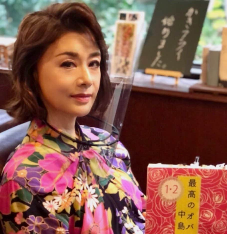 大地真央さんのインスタグラム写真 - (大地真央Instagram)「🌹最高のオバハン中島ハルコ🌹を 愛して、応援してくださった皆さま💕 最高のスタッフの方々、最高のキャストの皆さま😘 本当に、本当にありがとうございました❣❣❣ いつかまたお会いできますように… 最高のハルコクリニックでお待ち致しております(^_−)−☆  #最高のオバハン#中島ハルコ #最高のオバハン中島ハルコ #オトナの土ドラ #東海テレビ#フジテレビ系列 #愛知県#名古屋#蒲郡市#幸田町 #ありがとうございました #松本まりか #高橋ひとみ #合田雅吏 #蕨野友也 #未沙のえる #永嶋柊吾 #大地真央 #MAODAICHI」5月30日 16時08分 - daichimao_official