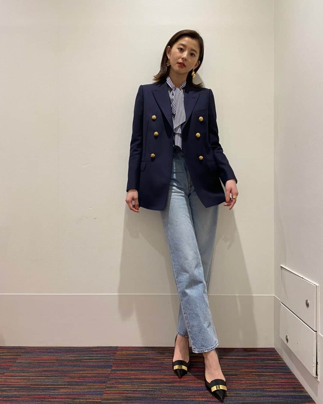 朝比奈彩さんのインスタグラム写真 - (朝比奈彩Instagram)「. . jacket. blouse. @celine  pants. pierce　@celine shoes @sergiorossi  . . ❤️❤️❤️ . .」5月30日 16時21分 - asahina_aya