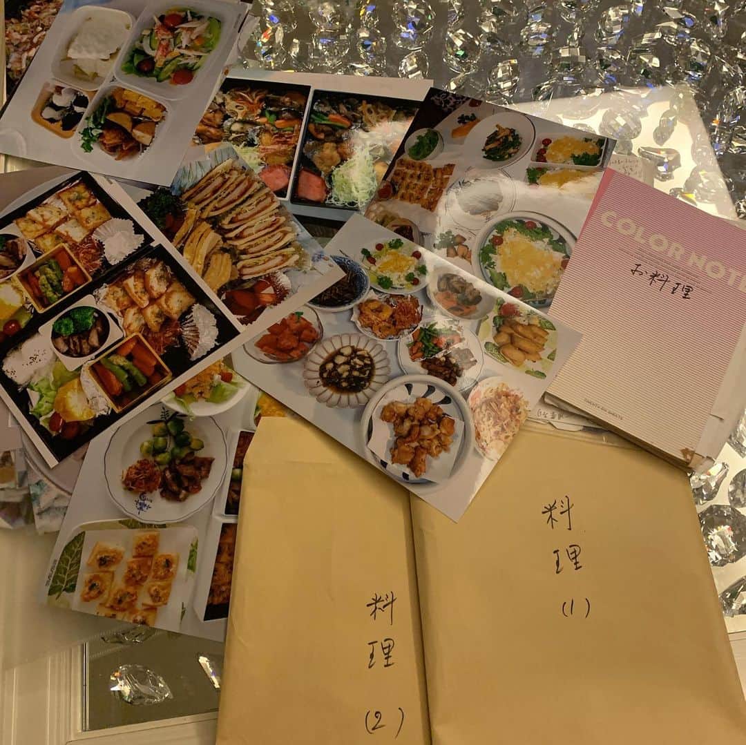 西川史子さんのインスタグラム写真 - (西川史子Instagram)「母から送られてきた、レシピ本です❣️ 整理して作ってみようかと💪」5月30日 16時20分 - dr.ayako_nishikawa