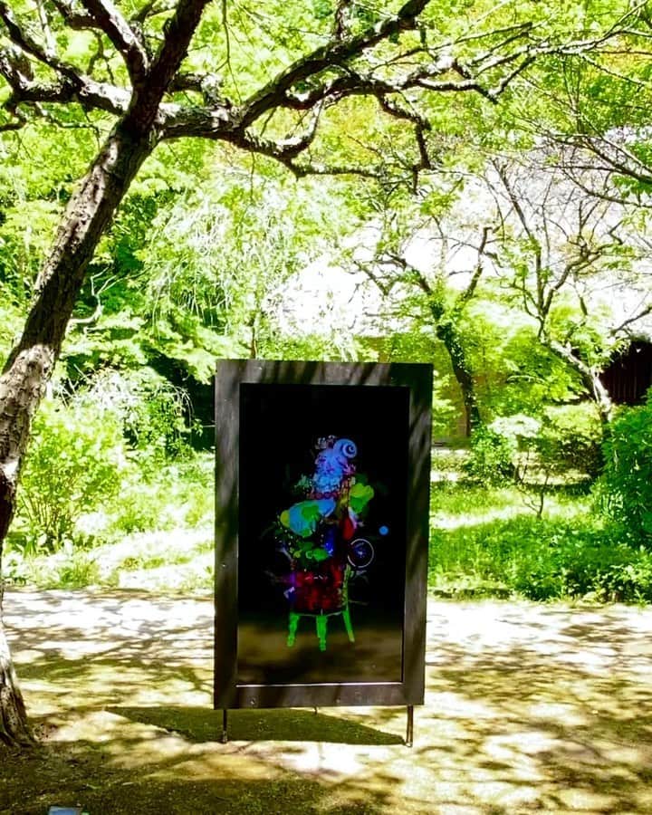 のインスタグラム：「Archive /" FoB _  “Icon of the Dawn” 「夜明けの偶像」 _ 2021 HD Video (1h) 1H,1367 × 838 mm.  Collaboration with Naoya Hirata _ #FolkloreofBeingness #masakisugaya#studiogara」