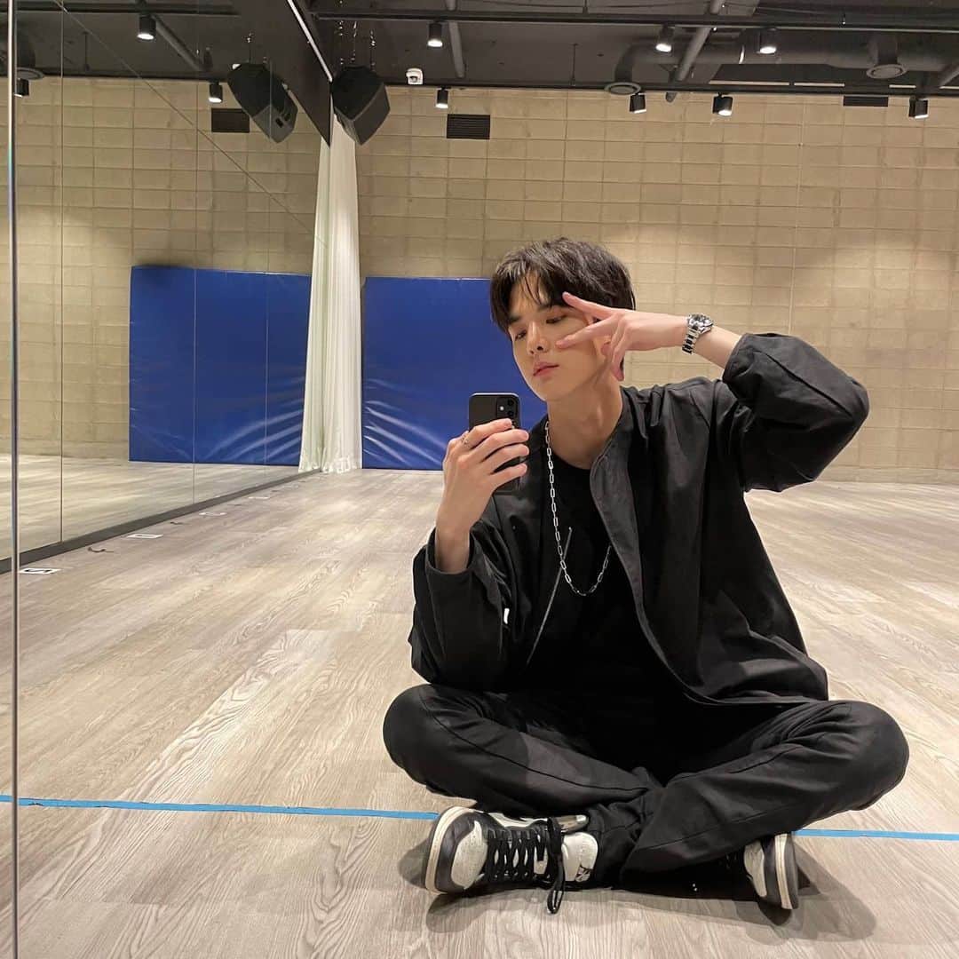 ヨンフンのインスタグラム：「(영훈) 😘 #THEBOYZ #더보이즈 #YOUNGHOON #영훈」