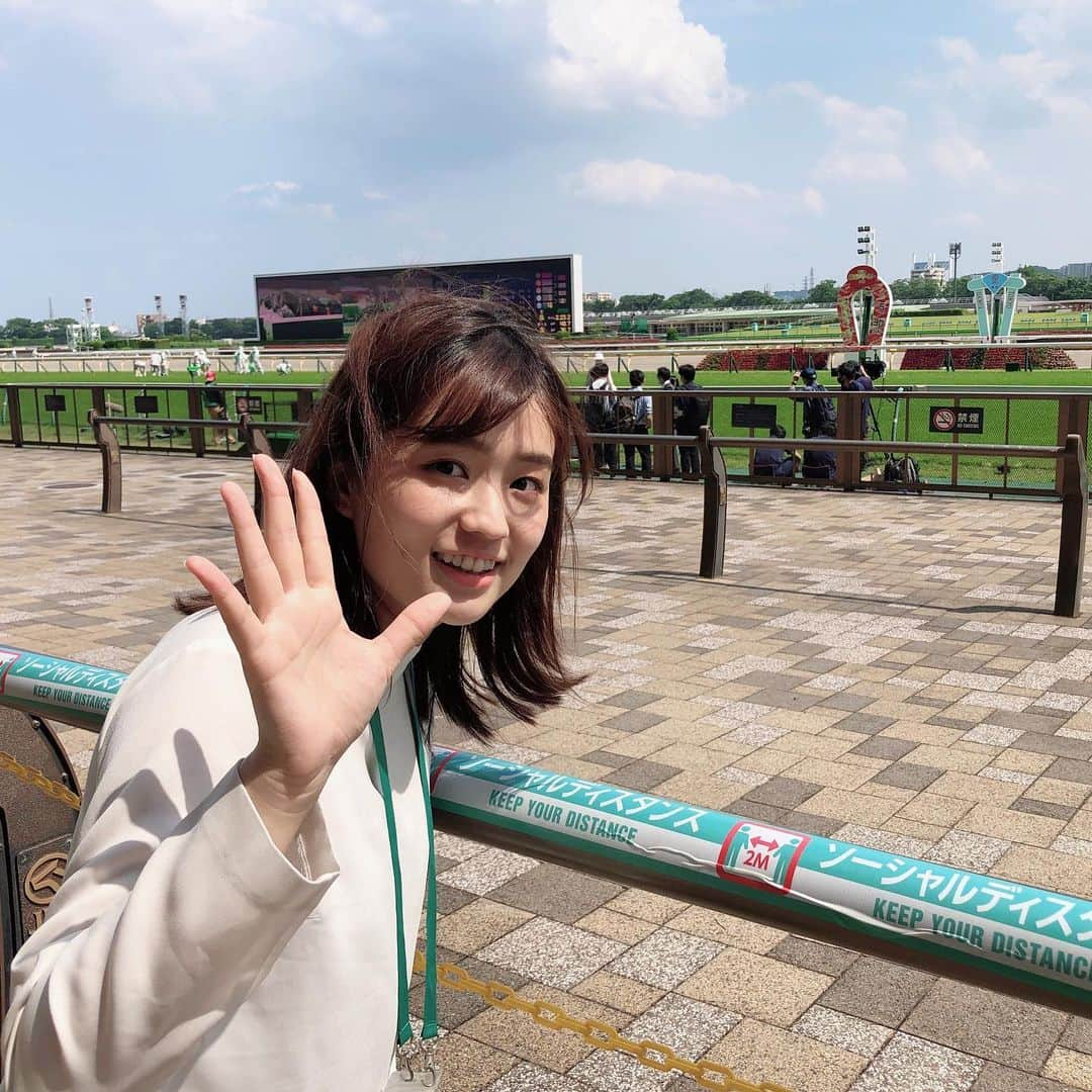 篠原梨菜さんのインスタグラム写真 - (篠原梨菜Instagram)「#日本ダービー 年に一度の競馬の祭典 激走に心震えました！  やはり生で観ると、いっそう馬たちへの愛着が湧きますね...🐎  この感動を、いつものように沢山の人たちと現場で分かち合える日が早く来ますように！  #シャフリヤール  #エフフォーリア #ステラヴェローチェ  #競馬予想丸のりパラビ  #撮影時のみマスク外しています」5月30日 17時39分 - shinorinatbs