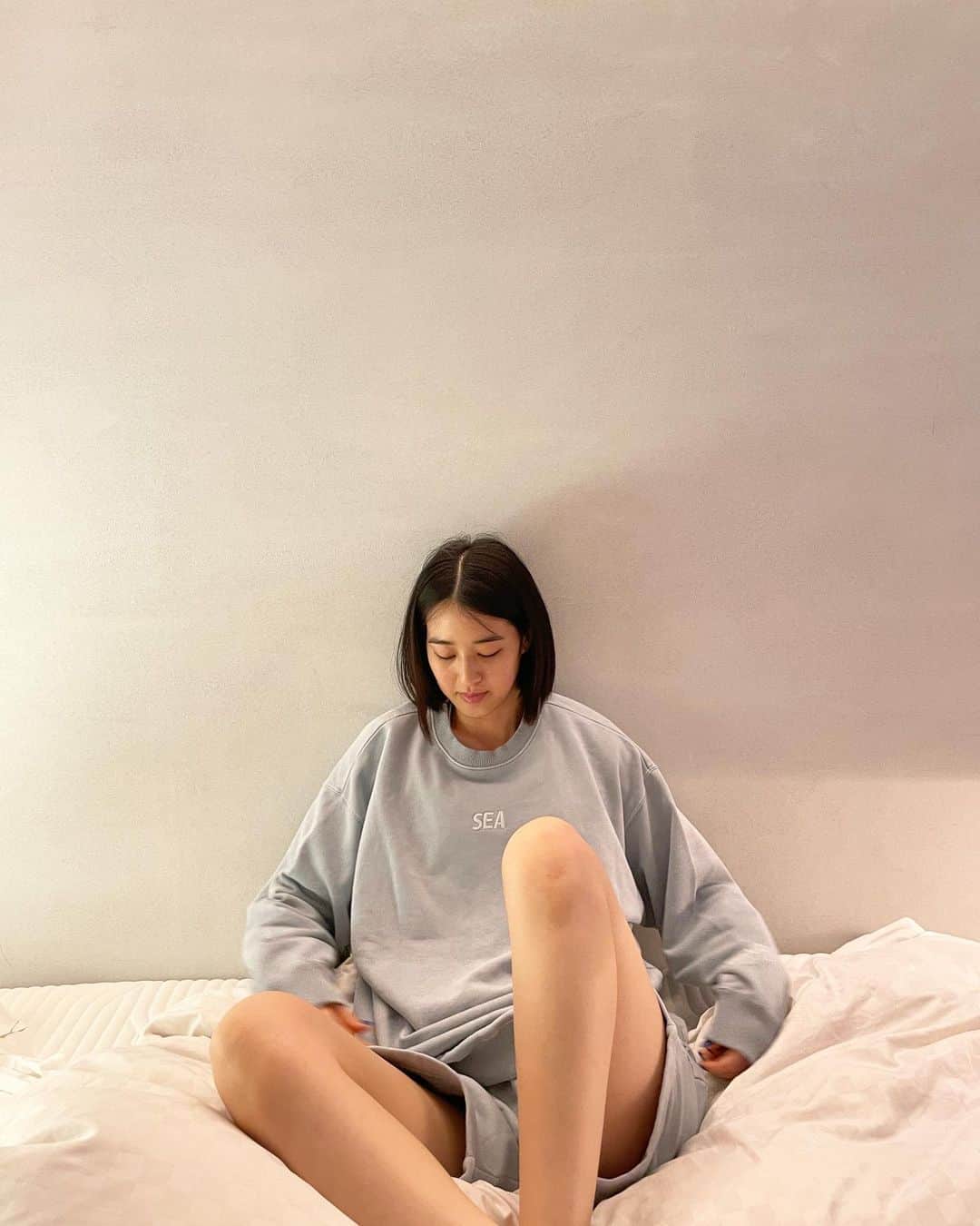 青野楓のインスタグラム：「親知らずを3本抜いたのでお家で引きこもる週末です🦷  wear @windandsea_wear」