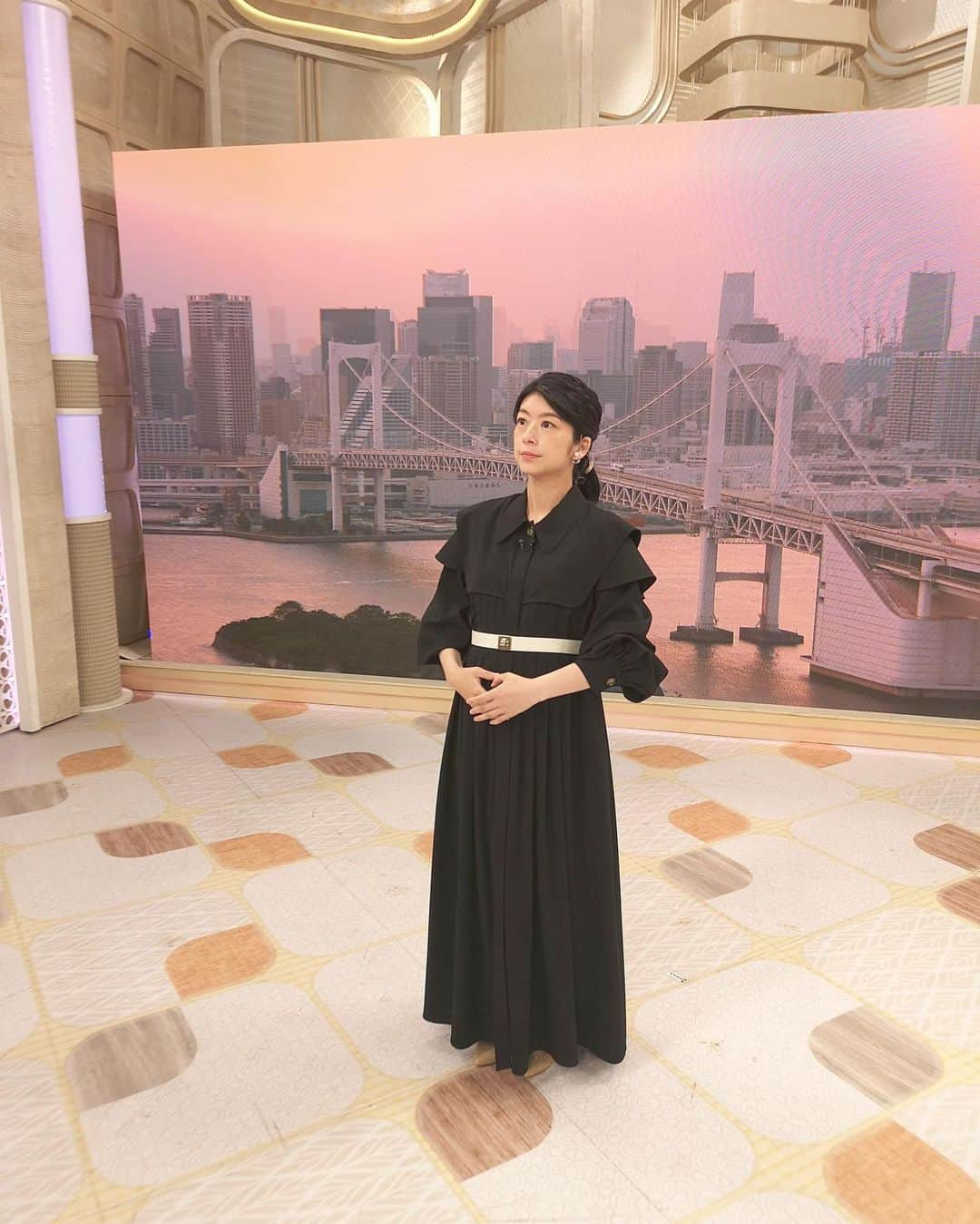 フジテレビ「プライムニュース イブニング」さんのインスタグラム写真 - (フジテレビ「プライムニュース イブニング」Instagram)「仕事中のキャスターを捉えた３枚。﻿ ﻿ ２人は本当にオンエア直前（1分前）﻿ １人はオンエア後に”直前のふり”…さて誰でしょう…﻿ ﻿ ﻿ ﻿ ﻿ ﻿ 内田アナがOA後の撮影でした！﻿ ﻿ ﻿ 生野陽子﻿ #ENFOLD @enfold_official﻿ ﻿ 内田嶺衣奈﻿ #BEATRICE @beatrice_fsf﻿ ﻿ #生野陽子﻿ #内田嶺衣奈 @reina.uchida﻿ #奥寺健 @fujitv_announcer﻿ #永尾亜子 @ako_nagao﻿ #フジテレビ﻿ #アナウンサー﻿ #ニュース」5月30日 18時20分 - livenews_it