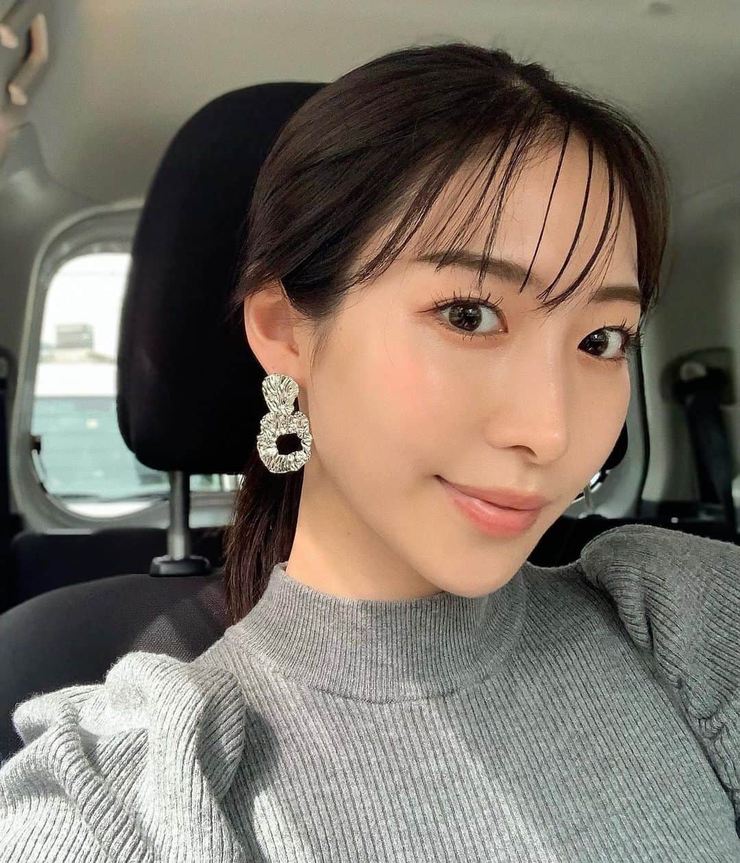藤田麻里のインスタグラム：「ラッシュリフト👀♥️  @kemu_juni のお店 @juni_osaka でやってきました👀  ビューラーいらずでパチおめ😍！  @juni_osaka のラッシュリフトは 自まつ毛を綺麗に立ち上げるだけじゃなくて、ハリ・こし・ツヤを与えてくれて、切毛を防ぎ整え保持する代わりの化粧品を使用してるんやってえ👀♥️  自分で言っててもむず！ なんせいい！ってことよ😍☝️  なんでもっと早くやらんかった自分😠  @kemu_juni カムサハムニダ〜👀♥️  #juni#osaka#ラッシュリフト#まつ毛エクステ#アロマリラクゼーション#ハーブエステ」