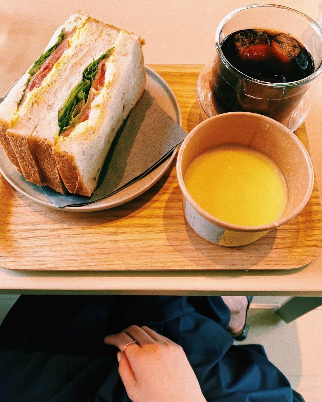加藤玲奈さんのインスタグラム写真 - (加藤玲奈Instagram)「朝ごはんは洋食がすきー🥪 サンドウィッチにコーンスープ、、、最高🤤 皆さんは和食、洋食どっち派ですかー？」5月30日 18時43分 - katorena_ktrn