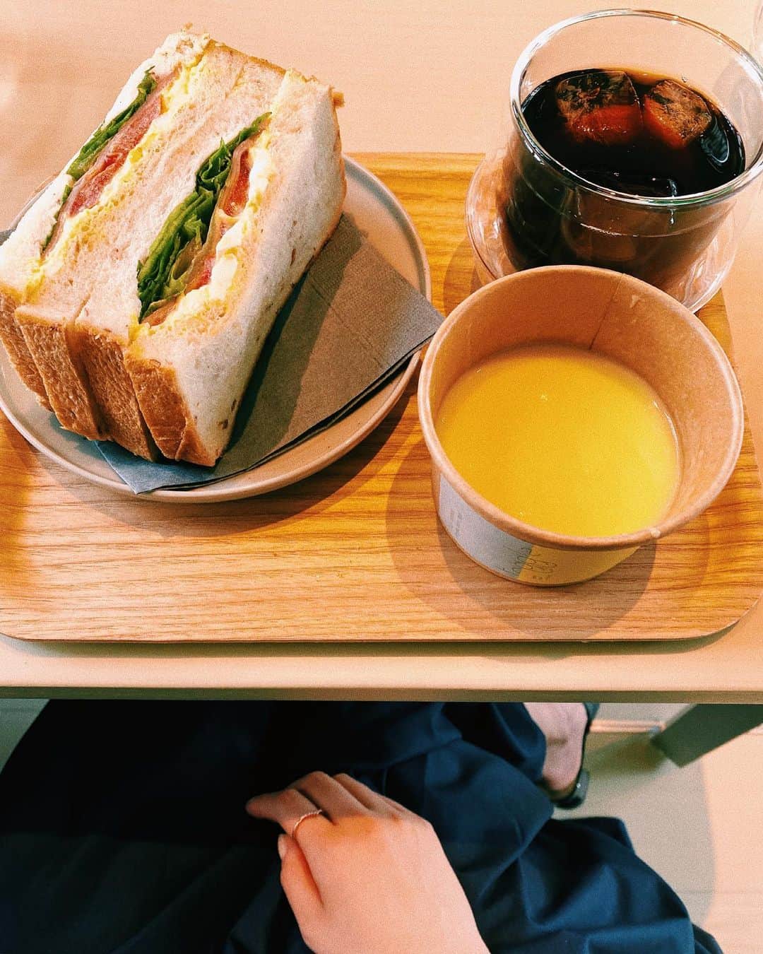 加藤玲奈のインスタグラム：「朝ごはんは洋食がすきー🥪 サンドウィッチにコーンスープ、、、最高🤤 皆さんは和食、洋食どっち派ですかー？」