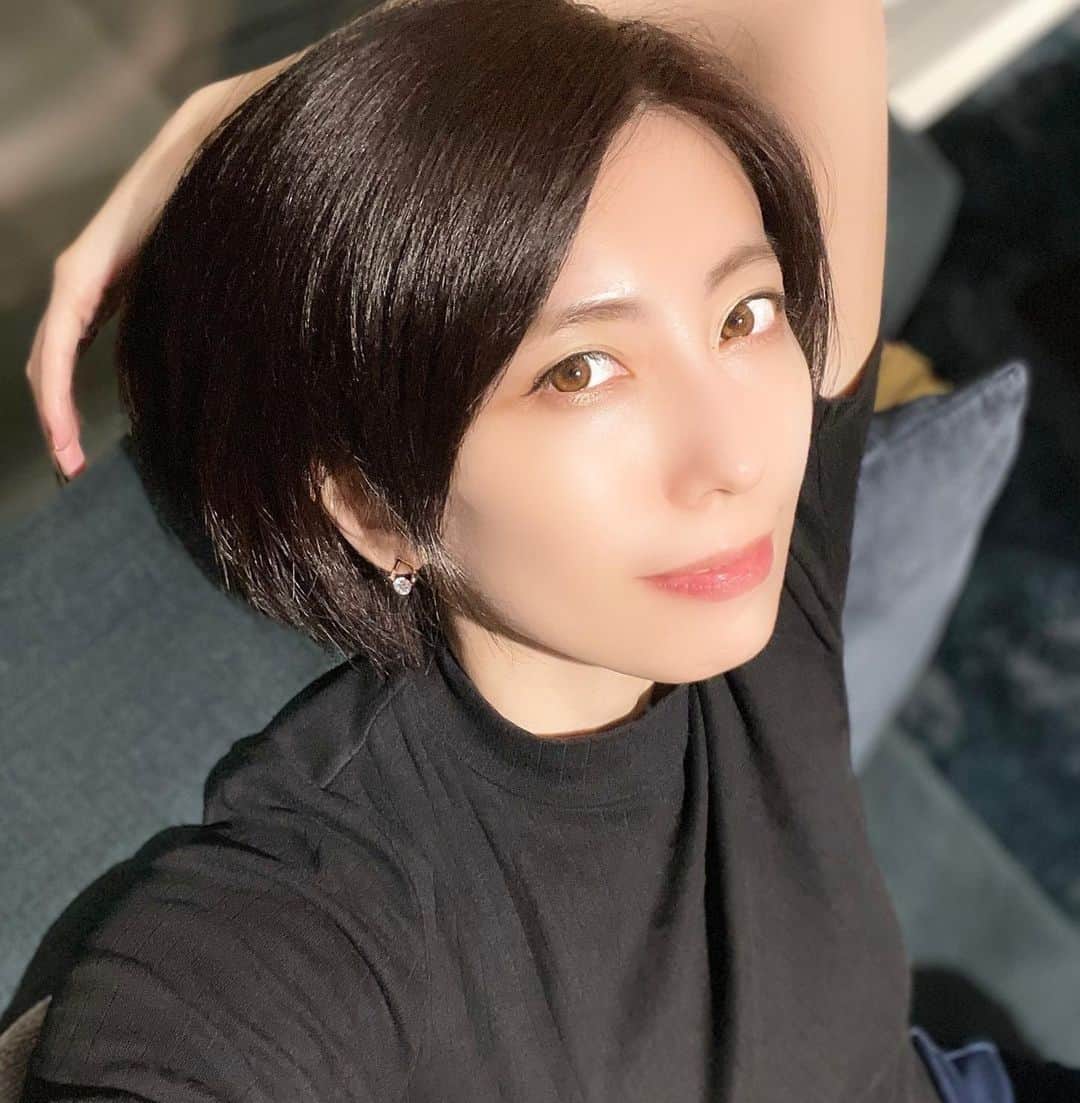 のインスタグラム：「❤︎ ・ ・ ・  #portrait #shotting #Japanesegir #followme #selfie #ショートヘア  #自撮り #グラビア #被写体 #セクシーショット #セクシー女優 #痴女優 #痴女 #乃亜 #インスタグラビア」