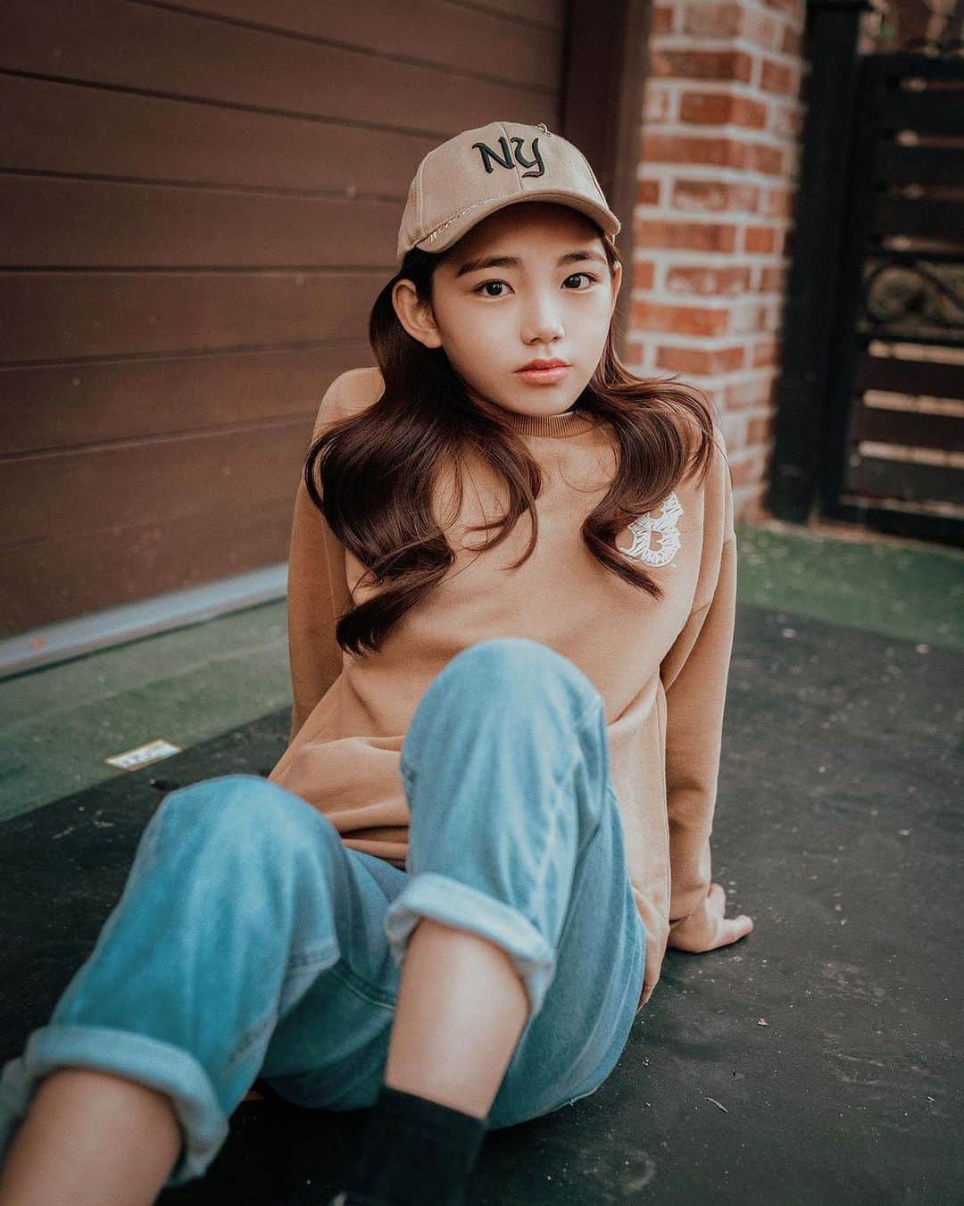 ウンチェのインスタグラム：「날씨가 좋다가 , 갑자기 또 천둥번개 치며 비가 오네요⛈  요즘 날씨 너무 변덕스러움😤  #키즈모델 #주니어모델 #아역배우 #이은채 #LeeEunchae」