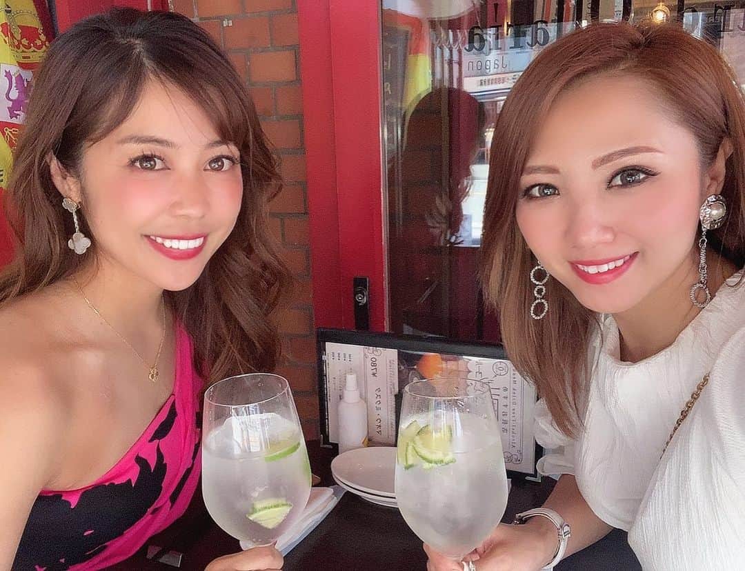 舞香さんのインスタグラム写真 - (舞香Instagram)「素敵な美人経営者の真弓さん @mayu.tiara と☺️✨  考え方や生き方がカッコ良すぎて尊敬です😍  真弓さんの会社エターナルの小顔洗顔パウダーもめちゃくちゃ凄いので、これから大ヒットしそう♡  #女性起業家  #美人社長  #小顔洗顔  #洗顔パウダー  #エターナル  #尊敬する女性  #シングルマザー」5月30日 19時38分 - maika.mahou