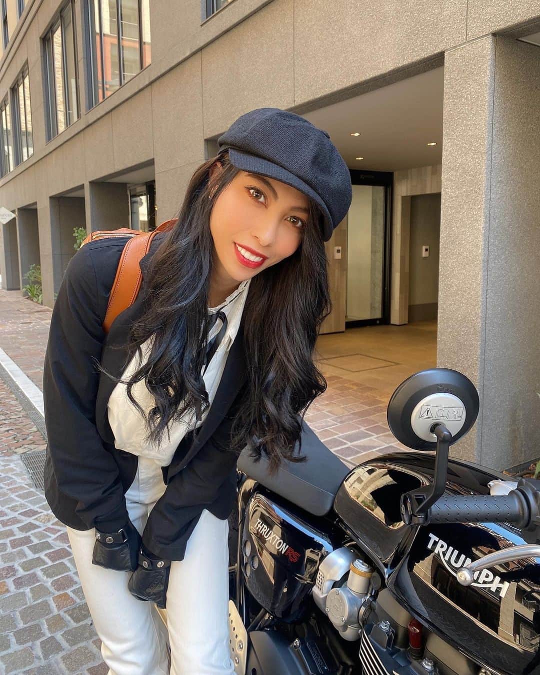 CAMIRAのインスタグラム：「😊🎩  #TriumphDGR#DGR2021#DGR#ForTheRide#トライアンフDGR#トライアンフ#スラクストン#バイク女子#バイク写真部#バイク好きな人と繋がりたい」