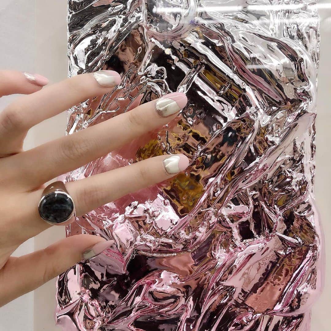 美月リカのインスタグラム：「pink&mirror💅」