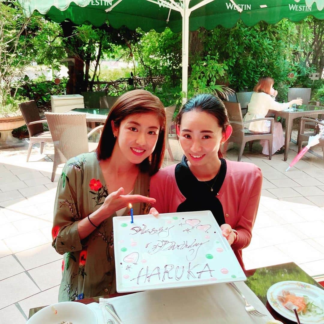 栗原文音のインスタグラム：「お誕生日おめでとう🎉 今日は、大好きなはるかのお誕生日🎂 天気も良くて、大好きな場所でゆっくり ランチができてよかった〜♪  はるかにとって素敵な年になりますように💓 これからもよろしくね😊🌸  #大親友 #はるか #栗原文音 #恵比寿 #ウェスティンホテル #ビュッフェ #お祝い #誕生日 #ランチ #食べすぎ」