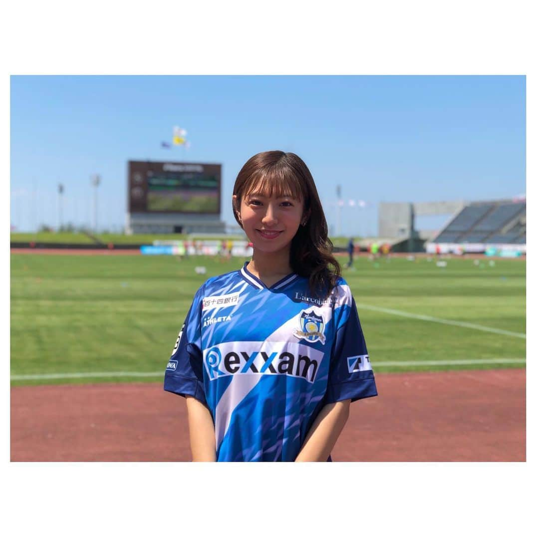 白戸ゆめのさんのインスタグラム写真 - (白戸ゆめのInstagram)「⚽️ . カマタマーレ讃岐vsいわてグルージャ盛岡 およそ1ヶ月ぶりのホーム戦🌟 . 序盤から #中村駿太 選手のゴールで先制しましたが 結果は引き分けに終わりました😣 悔しい、、、 . 本当に暑い中でしたが 両チームの選手はハードに動いていました！ 私も試合の取材にとどまらず #大人のサッカー教室 通ってみようかな そう思った1日でした🤭笑 . 選手、スタッフの皆さん サポーターの皆さんお疲れ様でした🥤 あすのニュースパで 勝利したファジアーノと共に 試合の様子をお伝えします🔥！ . @kamatama_kouhou  #サッカー #j3 #カマタマーレ讃岐 #カマタマ #カマサポ #サッカー女子 #サッカーユニフォーム」5月30日 20時16分 - yumeno.s_