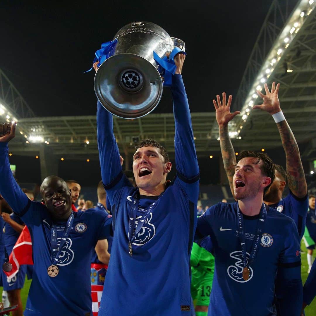 アンドレアス・クリステンセンのインスタグラム：「CAMPEONESSS💙」