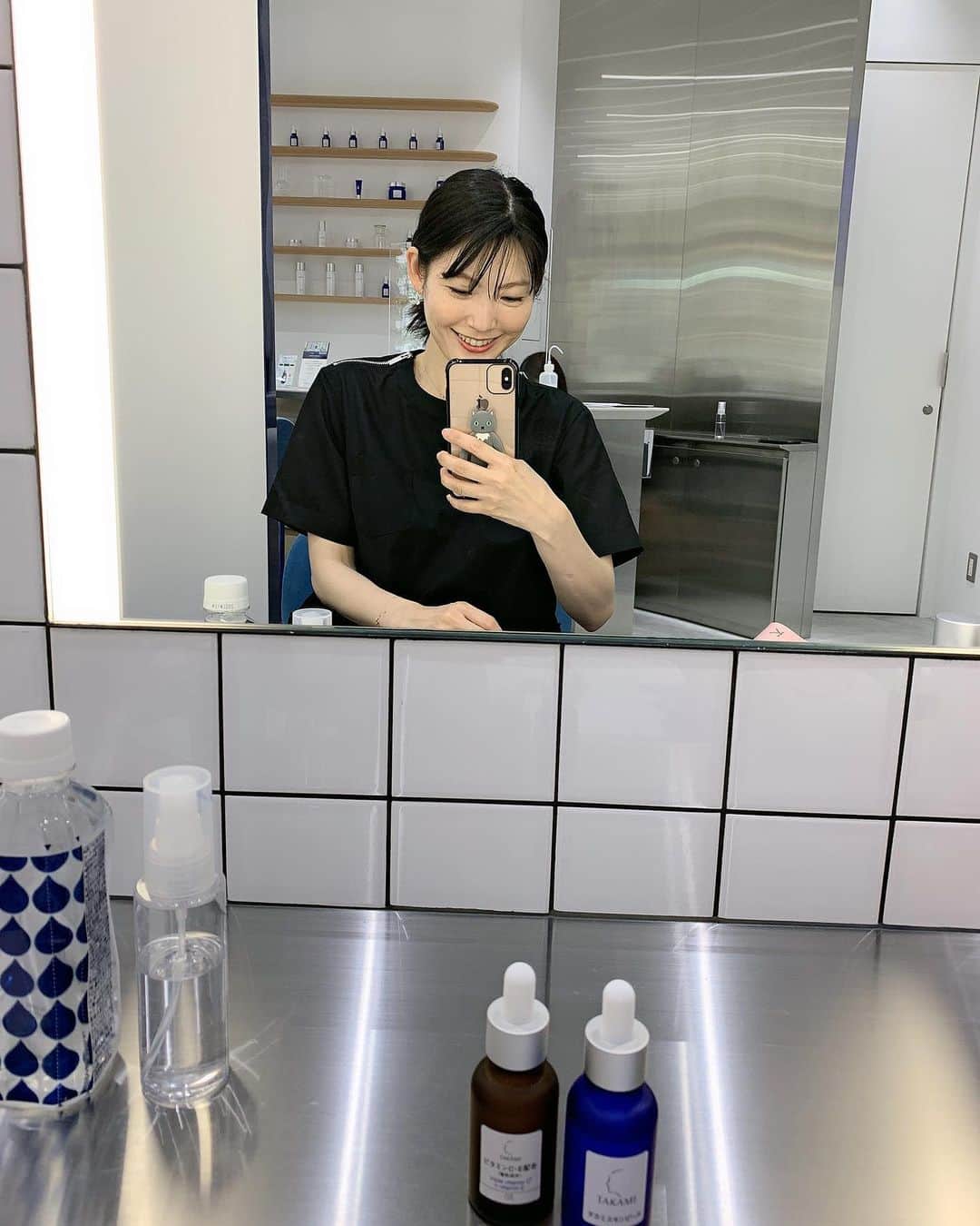 森貴美子さんのインスタグラム写真 - (森貴美子Instagram)「@takami.skinpeel 銀座店で、今の自分の肌と向き合う正しいスキンケアレッスンを受けてきました。 今まで不必要なものだと思ってきた「角質」でしたが、その「角質」の生まれ変わりに着目した毎日のスキンケアの中で、角質のお手入れを丁寧に積み重ねていくことで、肌が整っていくことを知りました✏️ 大切なのは毎日の積み重ね。ずっと自分流でスキンケアをしてきましたが、正しいスキンケアステップを学ぶことができ、これから自分の肌がどんなふうに変わっていくのか楽しみです♫ 正しいスキンケアレッスンは　TAKAMI GINZAで無料で受けられますよ🥰 ・ #タカミスキンピール  #美容 #スキンケア」5月30日 21時09分 - morikimi_morikimi