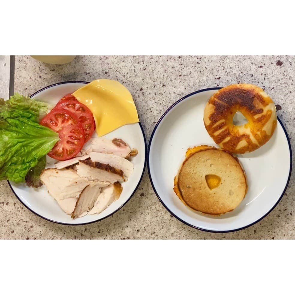 永島優美さんのインスタグラム写真 - (永島優美Instagram)「* 恐るべし#ロティサリーチキン ！！ ベーグルサンド、炊き込みごはん、スープにも… 本当に万能です。  ベーグルは先に焼き目をつけておくと 香ばしさUPでさらに美味しくなりましたよ🥰🥯  #コストコ #ロティサリーチキン #アレンジメニュー #ジャンクスポーツ」5月30日 21時16分 - yuumi_nagashima