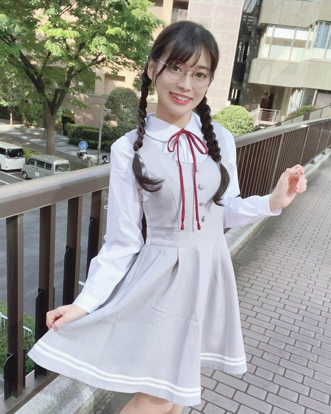 のインスタグラム：「おはよっ！﻿ ほら、急がないと遅刻しちゃうよ？﻿ ﻿ ﻿ ﻿ ﻿ ﻿ ﻿ ﻿ ﻿ ﻿ #jk #コスプレ #妄想ストーリー #黒髪女子 #眼鏡女子」