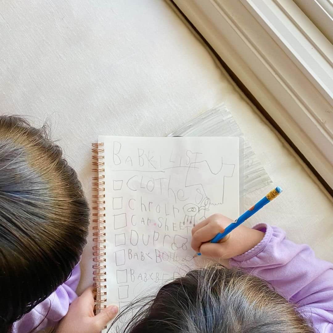 近藤麻理恵のインスタグラム：「These sisters are already looking out for their little brother – they worked together to make this list of supplies for him. Their spelling may not be perfect, but their hearts are certainly in the right place! 💕」