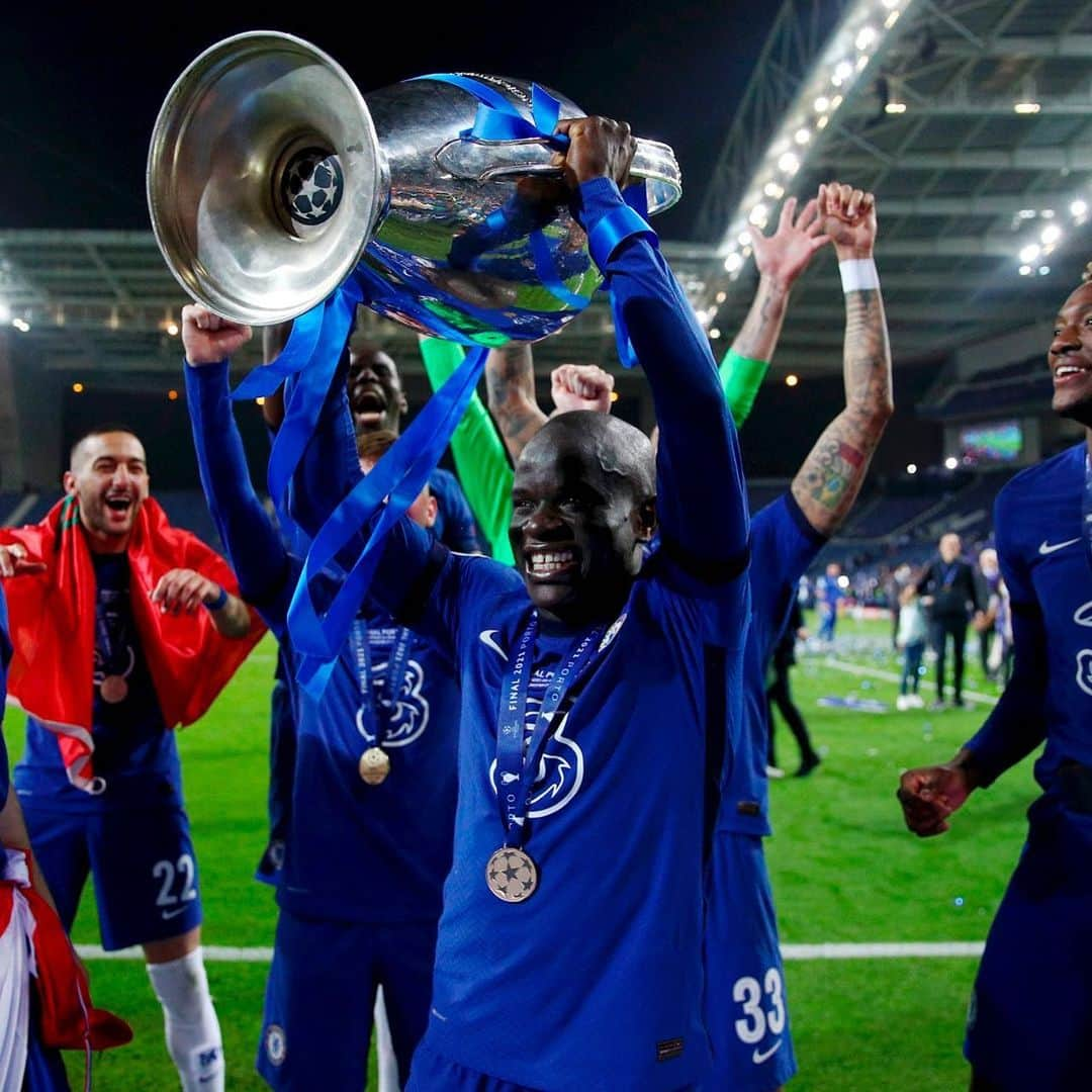 エンゴロ・カンテのインスタグラム：「An incredible feeling to win the Champions League Trophy  This is a reward for all the hard work of all the @chelseafc members  Big Thanks to the fans for their wonderful support from the first to the last minute of the game 👏  #ChelseaFC #ChampionsLeague」