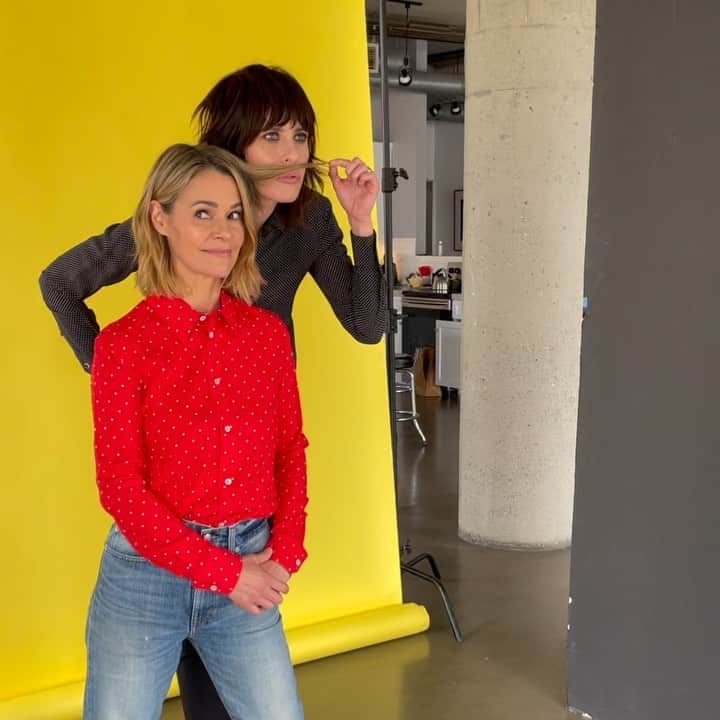 キャサリン・メーニッヒのインスタグラム：「PANTS pic Thank you @kateromeropics @brettglam 👖👖」