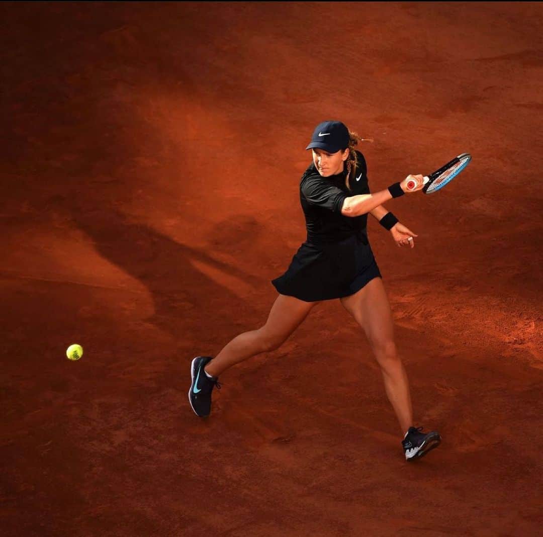 ビクトリア・アザレンカのインスタグラム：「RG ‘21  Pretty cool photos 📸  Merci 🙏🏻  A toute ✌🏻」