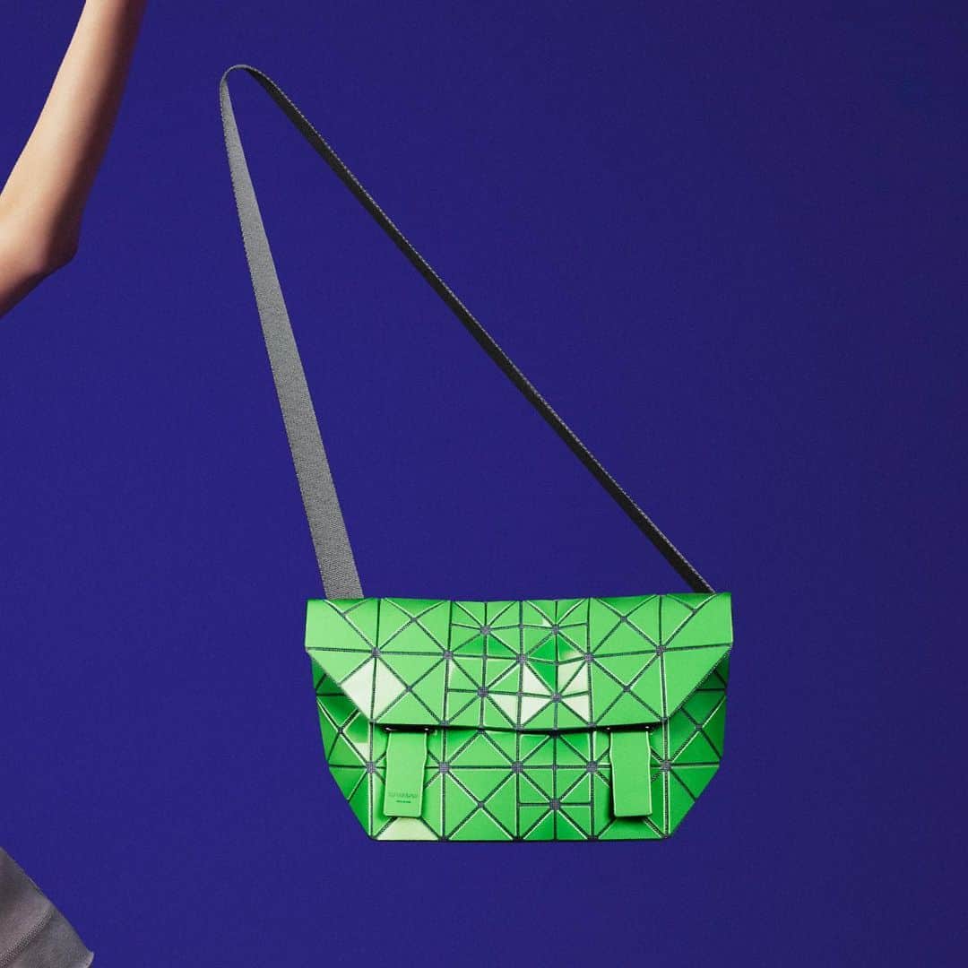 BAO BAO ISSEY MIYAKE Official Instagram accountさんのインスタグラム写真 - (BAO BAO ISSEY MIYAKE Official Instagram accountInstagram)「【LUCENT PIXEL】  RELEASE MONTH June, 2021 *By country RELEASE MONTH may be different.  #baobaoisseymiyake #baobao #isseymiyake #shoulderbag  #lucentpixel #aw2021」5月31日 17時38分 - baobaoisseymiyake_official