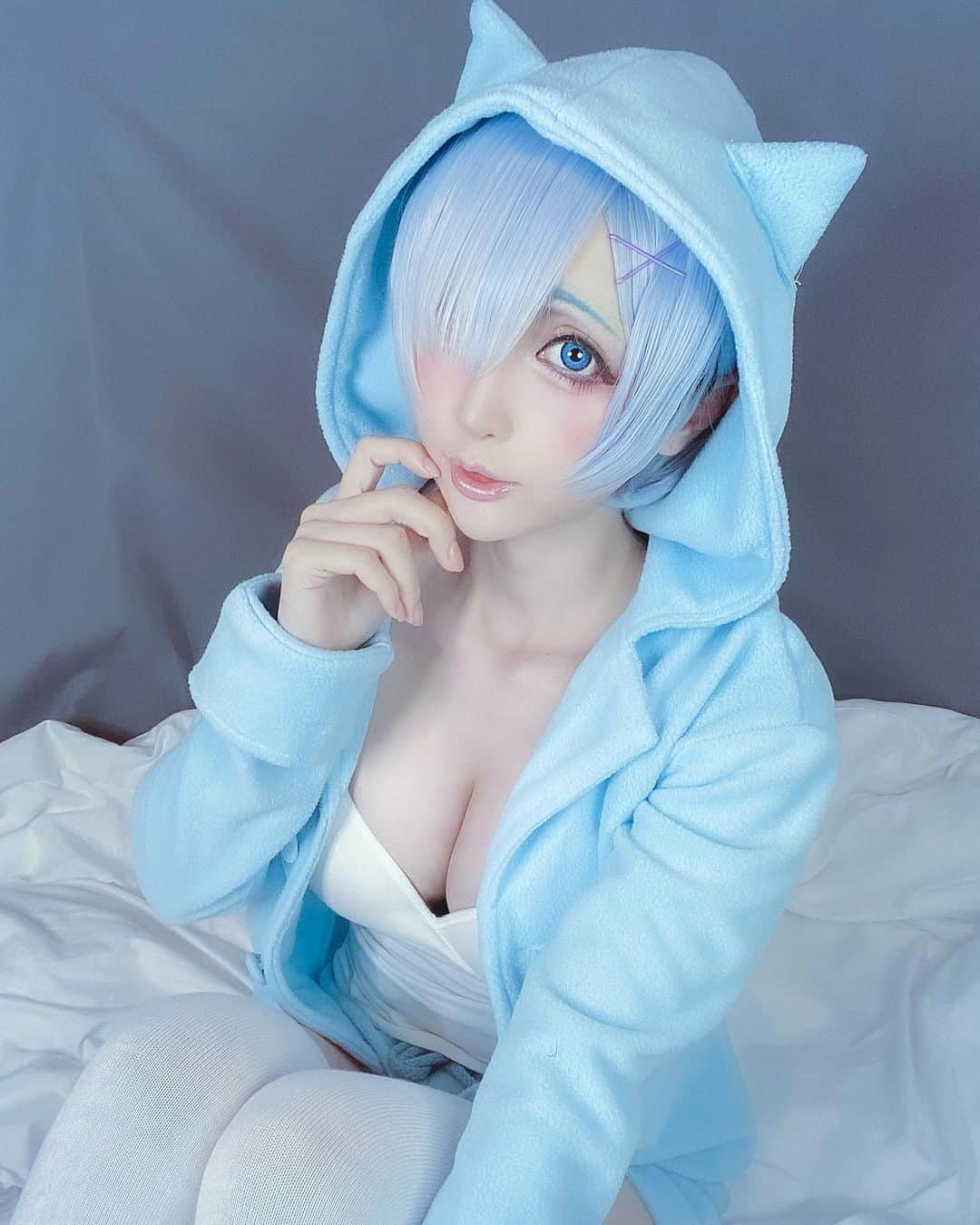 華密美琉さんのインスタグラム写真 - (華密美琉Instagram)「今日のおはようはレムりん！ #rezero #rezerocosplay  #rezerokarahajimeruisekaiseikatsu  #rezerorem  #rem #remcosplay  #リゼロ #リゼロから始める異世界生活  #レム #model  #modelshoot  #自撮り女子  #レムりん  #レムりんマジ天使  #レムコスプレ  #レムりんまじ可愛い  #レムりんコスプレ  #リゼロコスプレ  #リゼロ好きと繋がりたい」5月31日 16時20分 - chamomile_chami