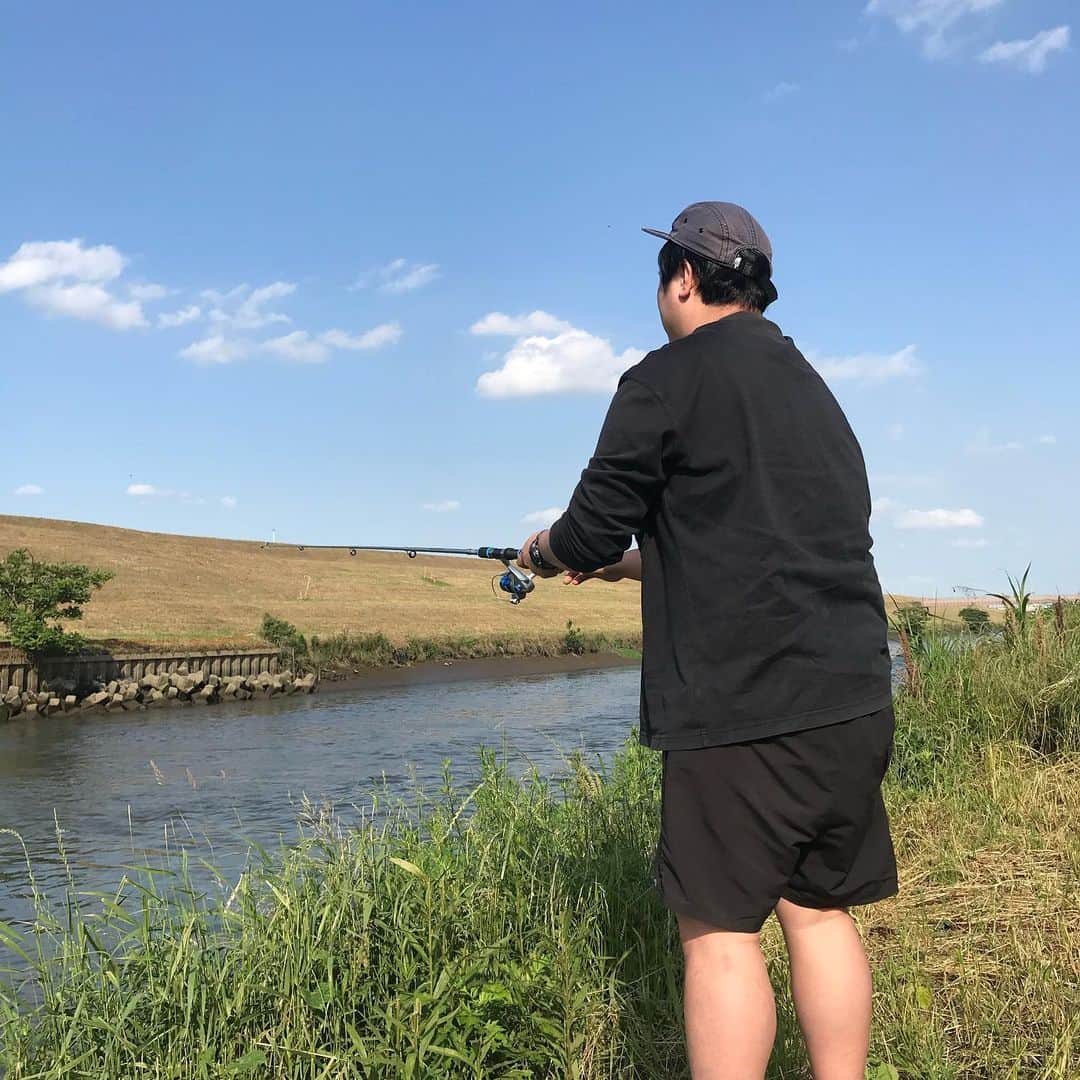 黒田大樹さんのインスタグラム写真 - (黒田大樹Instagram)「釣り始めちゃった😜 とうとう趣味ができました！  開始5分で終了しました。  #釣り #5分 #終了 #終了」5月31日 16時31分 - dkdkdkdkdk333