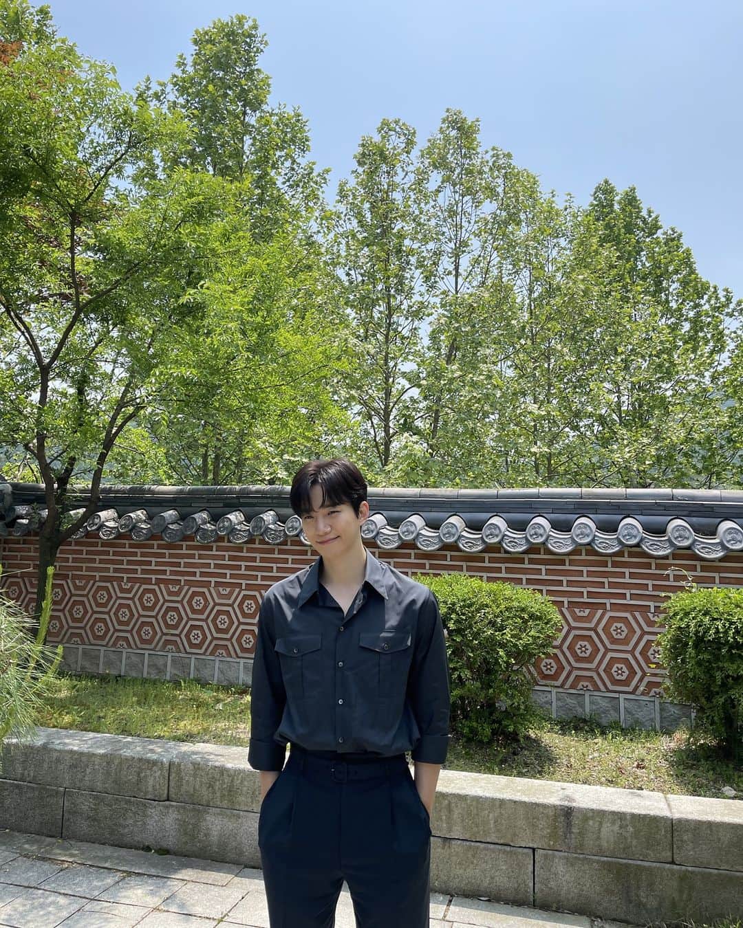 ジュノ のインスタグラム：「슬슬 덥다😿」