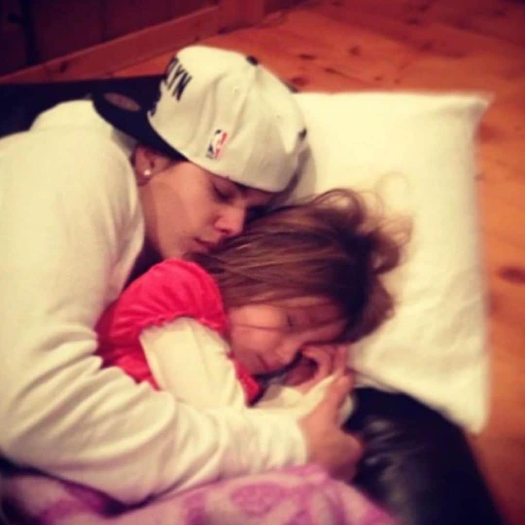 ジャスティン・ビーバーのインスタグラム：「@jazmynbieber I love you so much! I feel so lucky to have you as a sister!I’m so proud of You! I’m always here for you. forever ! Happy birthday!」