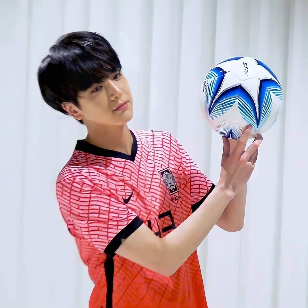 ヨンフンのインスタグラム：「⚽❤️ #THEBOYZ #더보이즈 #YOUNGHOON #영훈」
