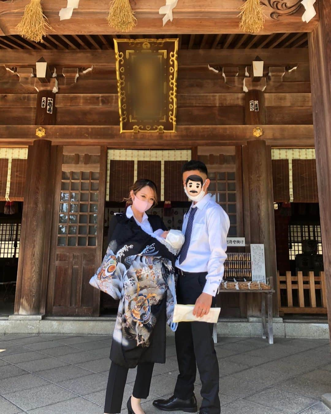 平尾貴代さんのインスタグラム写真 - (平尾貴代Instagram)「お宮参り⛩ ・ 生まれて31日ほんとに早かったなぁ🥲 新生児終わりって思うと寂しすぎる…でもその一方で成長が楽しみ✨ 大変なこともあるけど毎日が幸せ☘ このご時世あんまり出かけれないけど、落ち着いたら沢山色んなとこ連れてってあげたいなぁ！！ ・ ほんとは着物着たかったけど完母だからしんどいかなって思ってスーツ🙊💗 来たことないから自分でも違和感だけど…なんか新鮮でよかった笑笑 ・ 元気で健康ですくすく育ちますように… 一緒に成長してこうね✨ #お宮参り#生後31日  #男の子ベビー #男の子 #赤ちゃん #赤ちゃんのいる生活  #スーツ女子 #ママコーデ #産後  #like#followｍe」5月31日 17時47分 - yotsu_nuts