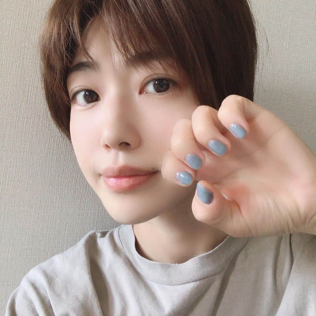 市川まさみさんのインスタグラム写真 - (市川まさみInstagram)「ダラミちゃんの一日  とりあえず寝癖のまま  でもネイルばバッチリ」5月31日 13時41分 - ichii710