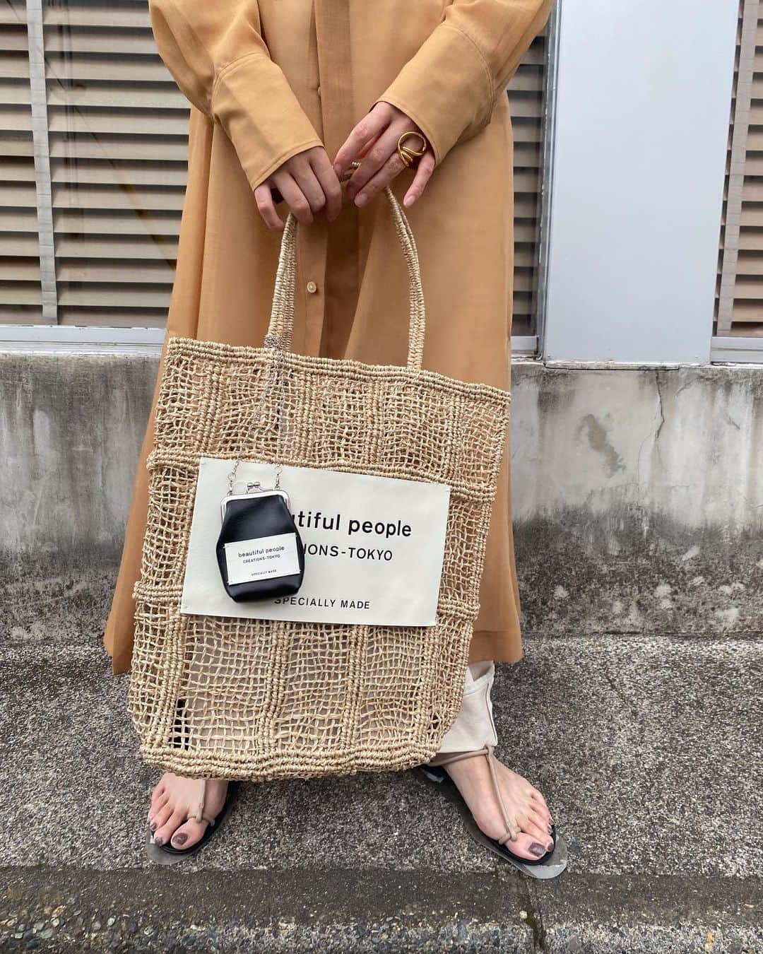 のインスタグラム：「PICKUP ITEM﻿ ﻿ 《 AURALEE 》﻿ WOOL POLYESTER SHEER CLOTH SHIRTS ONE-PIECE﻿ ￥59,400（税込）﻿ ﻿ HARD TWIST DENIM 5P PANTS﻿ ￥26,400（税込）﻿ ﻿ 《 palomawool 》﻿ JIGGLYPUFF(vest)﻿ ￥15,400（税込）﻿ ﻿ 《 LAOCOONTE 》﻿ lria Silky﻿ ￥16,500（税込）﻿ ﻿ 《 beautiful  people 》﻿ abaca knitting name tote﻿ ￥27,500（税込）﻿ ﻿ mini clasp pouch﻿ ￥12,100（税込）﻿ ﻿ ﻿ スタッフ身長158cm﻿ ﻿ ﻿ オフィシャルサイトの在庫と店頭在庫は共有しております。﻿ 商品に関しましては、お気軽にコメントや店舗までお問い合わせください。﻿ ⬇︎⬇︎⬇︎﻿ @ann_de_ark  @arknets_official﻿ #fashion #栃木 #宇都宮 #ショップ  #arknets #anndeark #annstyling #anncode #beautifulpeople #palomawool #laocoonte」