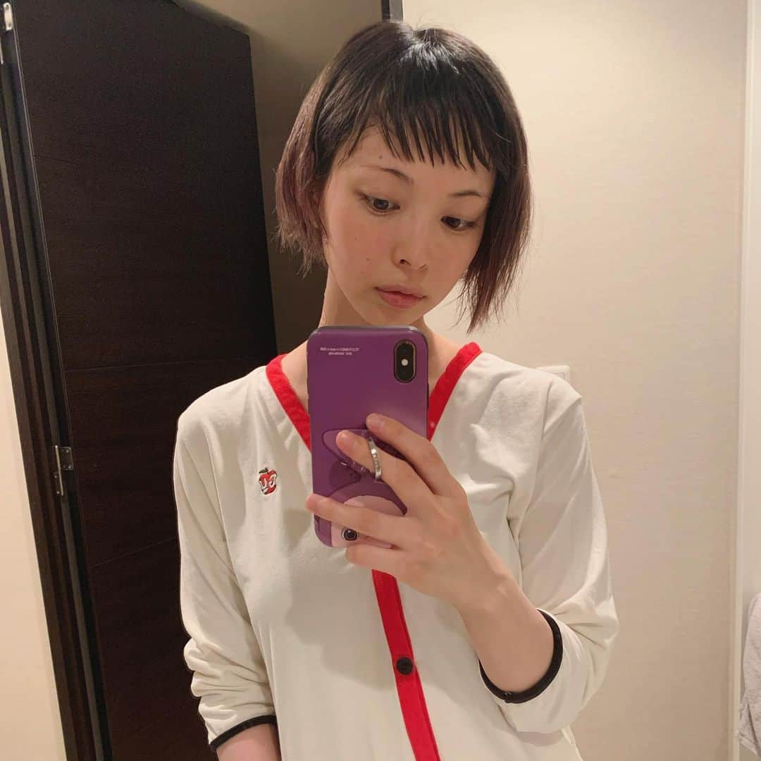 最上もがさんのインスタグラム写真 - (最上もがInstagram)「人生初のちゃんとした(?)オン眉。  美容師の友だちがきてくれて 自分で切った悲惨な前髪が整った。 ありがとう山田マン✂︎ @hedi.tokyo」5月31日 15時12分 - mogatanpe